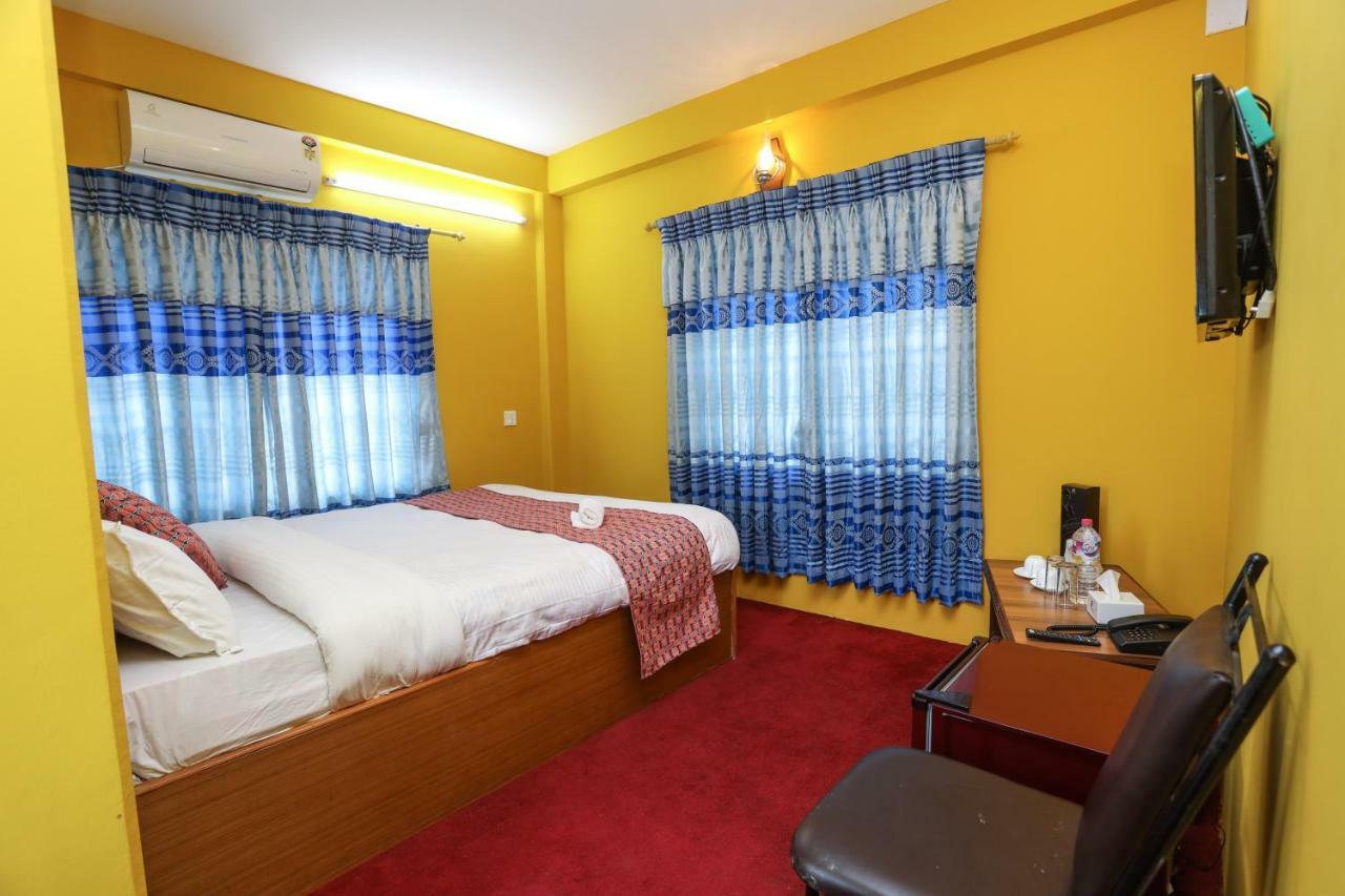 Hotel Blue Magnet Pokhara Bagian luar foto