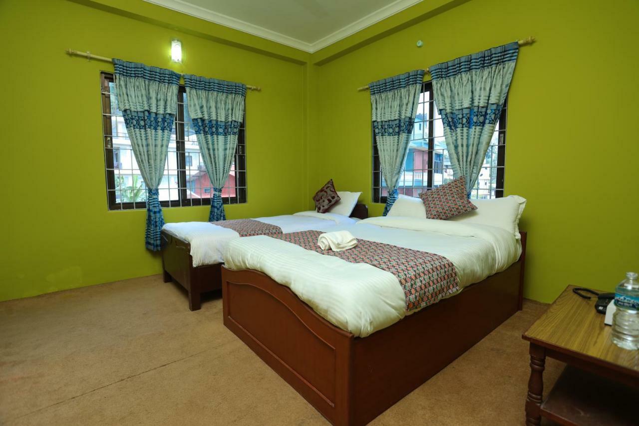 Hotel Blue Magnet Pokhara Bagian luar foto