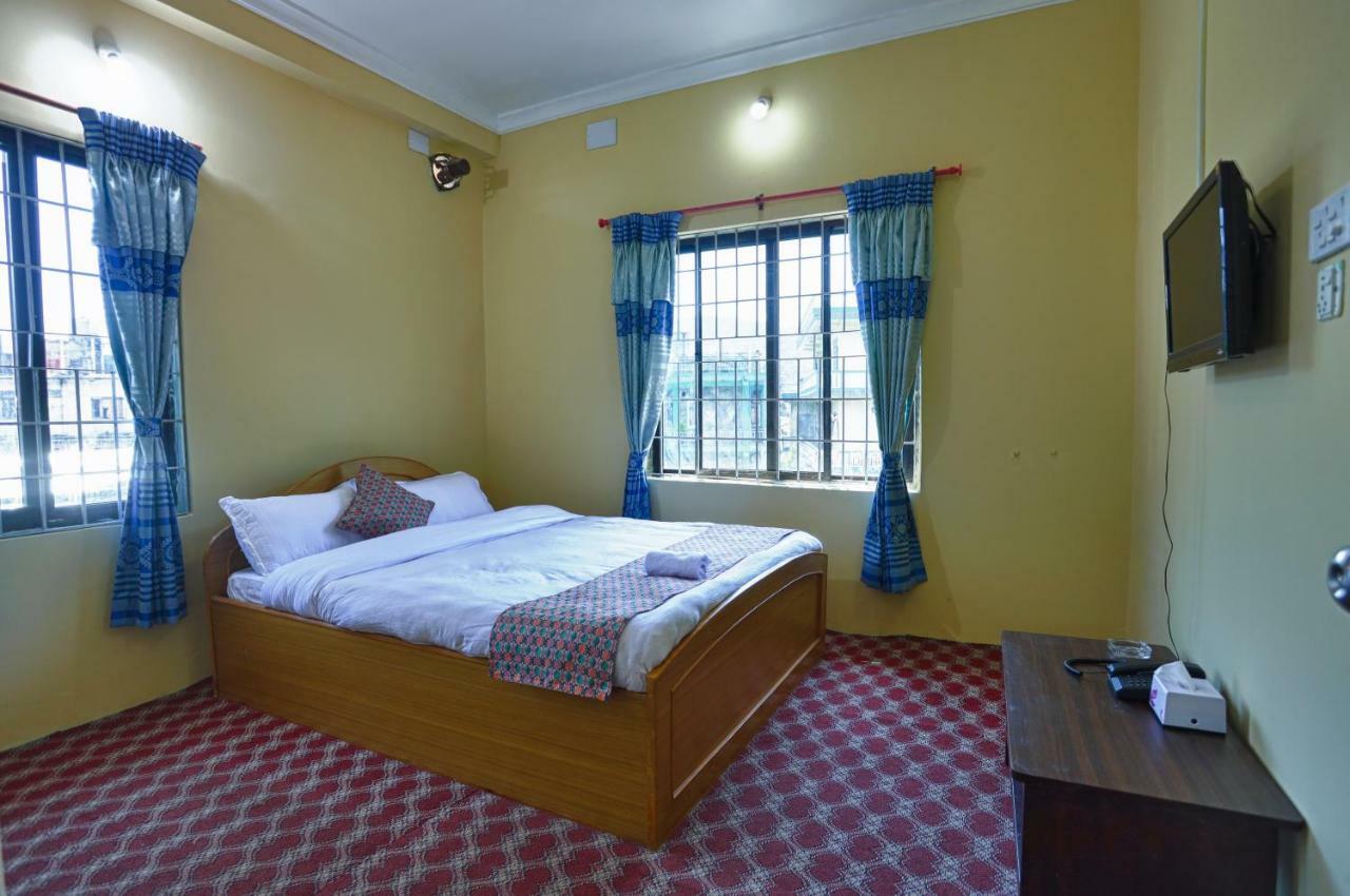 Hotel Blue Magnet Pokhara Bagian luar foto