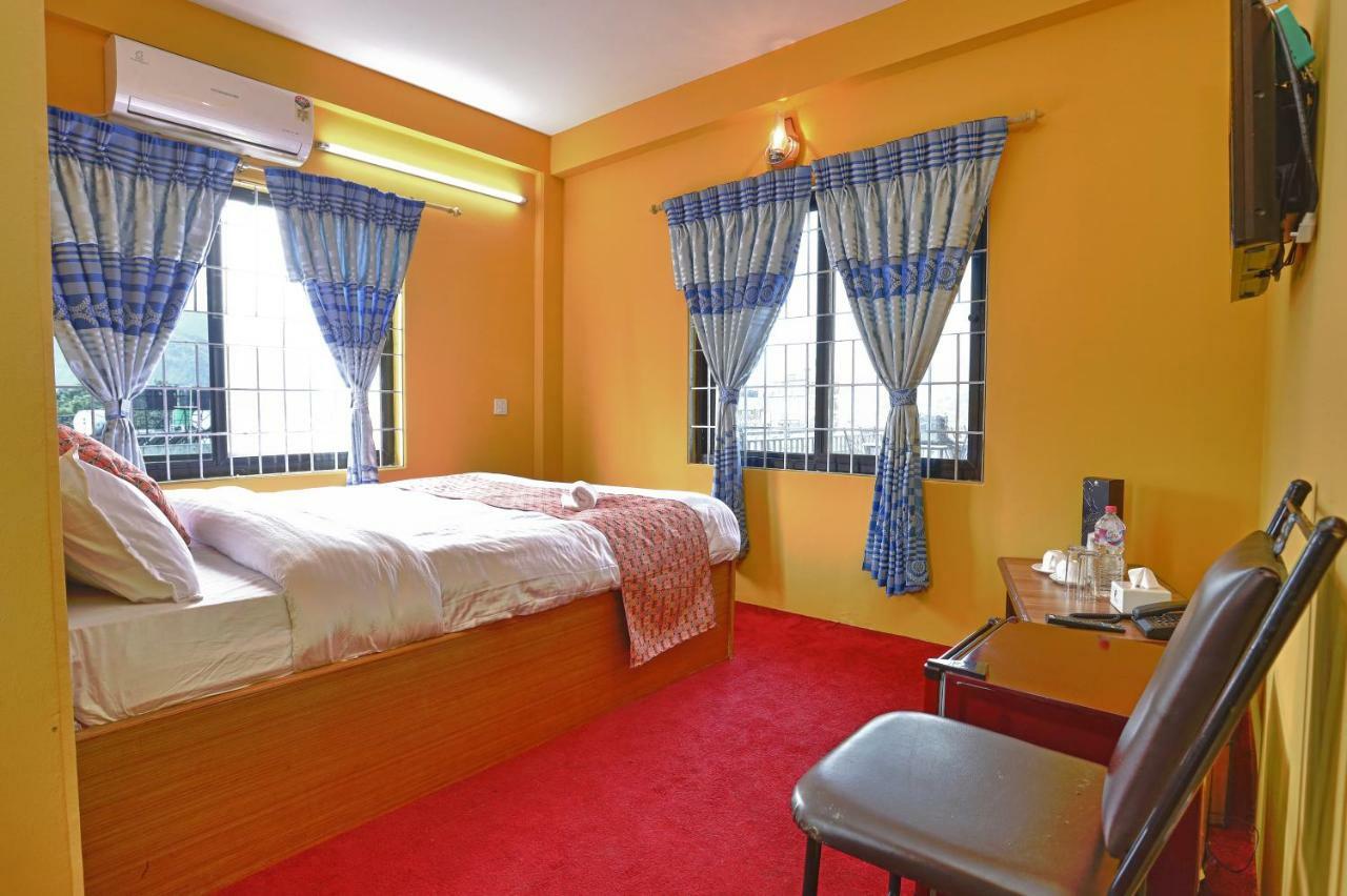 Hotel Blue Magnet Pokhara Bagian luar foto