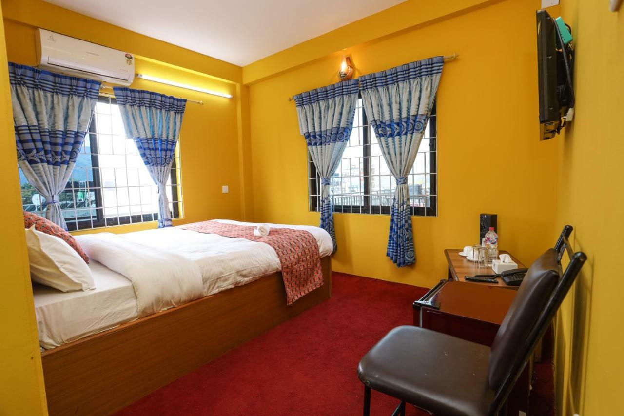 Hotel Blue Magnet Pokhara Bagian luar foto