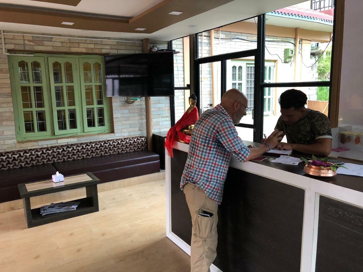 Hotel Blue Magnet Pokhara Bagian luar foto